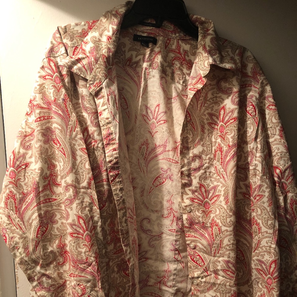 Long sleeved multicolored shirt